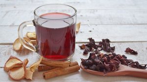 Chá de hibisco com especiarias (Imagem: Leka Talamoni | Shutterstock)