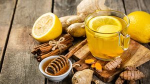 Chá de gengibre com limão e canela (Imagem: Oleksandra Naumenko | Shutterstock)