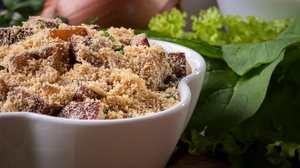 Farofa de bacon ao alho (Imagem: flanovais | Shutterstock)