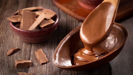 Ovo de Páscoa trufado com chocolate ao leite (Imagem: WS-Studio | Shutterstock)
