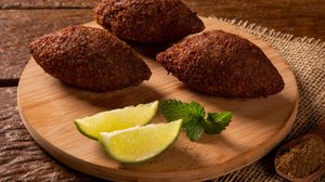 Quibe tradicional (Imagem: Paulo Vilela | Shutterstock)