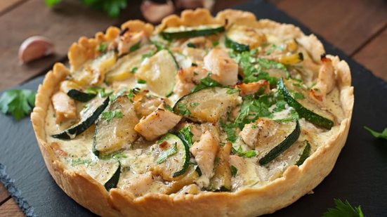 Quiche de frango com abobrinha (Imagem: Timolina | Shutterstock)