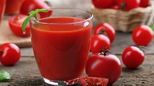 Suco detox de tomate (Imagem: Africa Studio| Shutterstock)