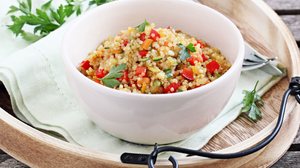 Salada de quinoa (Imagem: Losangela | Shutterstock)