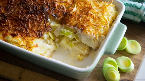 Batata gratinada com alho-poró (Imagem: Lecker Studio | Shutterstock)