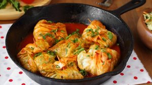 Charuto de repolho com carne moída (Imagem: Elena Veselova | Shutterstock)