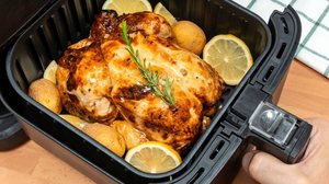 Frango com batata (Imagem: rafa jodar | Shutterstock)