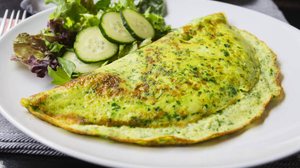 Omelete com espinafre (Imagem: Photo_Olivia | Shutterstock)