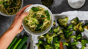 Espaguete com brócolis (Imagem: Maram | Shutterstock)