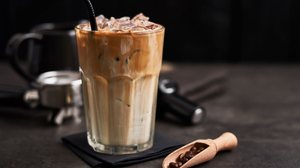 Shake de café com aveia e whey protein (Imagem: xMarshall | Shutterstock)