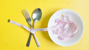 Emagrecer de maneira inadequada pode prejudicar a saúde física e mental (Imagem: sulit.photos | Shutterstock)