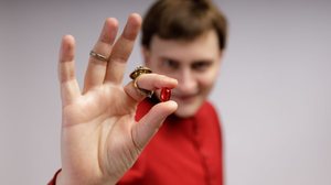 A popularização desse tipo de discurso levanta alertas sobre o papel das redes sociais na formação de ideias e atitudes, especialmente entre jovens (Imagem: Strong Pictures | Shutterstock)