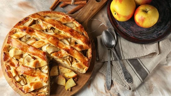 Torta de maça (Imagem: Pixel-Shot | Shutterstock)