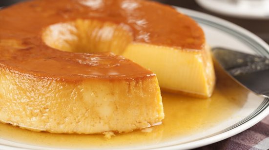 Pudim de pão vegano (Imagem: Beto Chagas | Shutterstock)