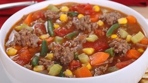 Sopa de carne moída com legumes (Imagem: Charles Brutlag | Shutterstock)