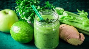 Suco detox de aipo com maçã-verde e limão (Imagem: id-art | Shutterstock)