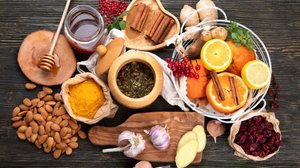 A escolha dos alimentos certos pode fazer a diferença no sistema imunológico (Imagem: Tatjana Baibakova | Shutterstock)