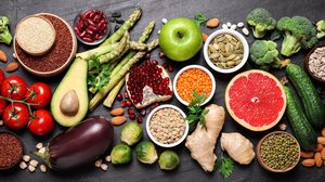 Alimentos detoxificantes favorecem a saúde e o bem-estar do corpo (Imagem: New Africa | Shutterstock)