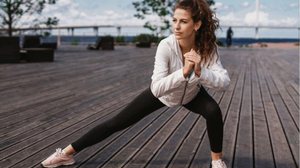 Movimentar o corpo no inverno é importante para manter a saúde e o bem-estar (Imagem: muse studio | Shutterstock)