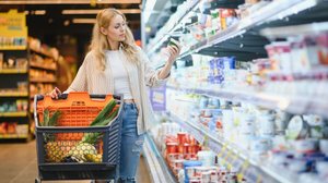 A recente redução dos preços dos alimentos trouxe um alívio para o orçamento das famílias (Imagem: Hryshchyshen Serhii | Shutterstock)
