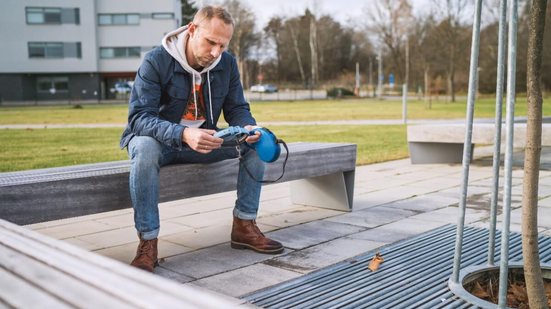 Dar espaço às emoções ajuda a compreender que o luto é uma forma de honrar a relação vivida (Imagem: Soloviova Liudmyla | Shutterstock)