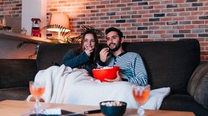 Filmes românticos são ideais para o Dia dos Namorados (Imagem: blissblue_11 | Shutterstock)