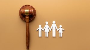 Conhecer as regras sobre pensão alimentícia é o primeiro passo para garantir que o direito seja respeitado (Imagem: 9dream studio | Shutterstock)