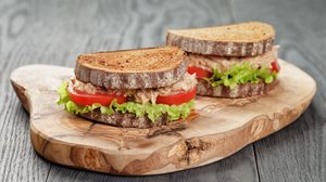 Sanduíche de patê de peixe (Imagem: GCapture | ShutterStock)