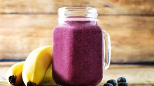 Vitamina de açaí com banana e whey protein (Imagem: Nataliya Arzamasova | Shutterstock)
