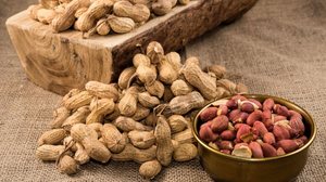 O amendoim oferece inúmeros benefícios à saúde (Imagem: dinosmichail | Shutterstock)