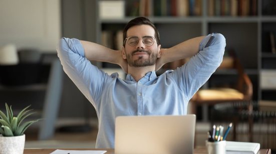 Mudanças na NR-1 exigem que empresas adotem ações claras e efetivas para aumentar a saúde mental dos colaboradores (Imagem: fizkes | Shutterstock)