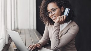 Golpes no ambiente online aumentam durante as datas comemorativas (Imagem: Kite_rin | Shutterstock)