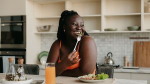 Hábitos saudáveis constantes fortalecem a imunidade após o Carnaval (Imagem: G-Stock Studio | Shutterstock)