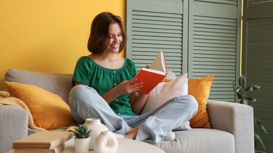 Com histórias intensas, esses livros nacionais renderiam boas adaptações para o cinema (Imagem: Pixel-Shot | Shutterstock)