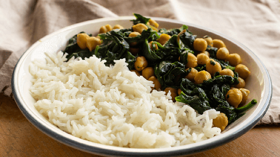 Grão-de-bico com espinafre (Imagem: Ground Picture | Shutterstock)