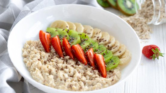 Mingau de aveia com linhaça (Imagem: Nemer-T | Shutterstock)