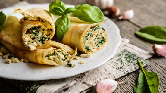 Panqueca recheada com tofu e espinafre (Imagem: NoirChocolate | Shutterstock)