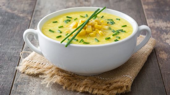 Sopa cremosa de milho-verde (Imagem: etorres |  Shutterstock)