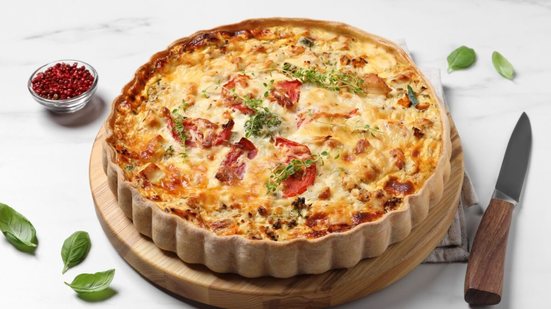 Quiche de tomate e queijo feta (Imagem: New Africa | Shutterstock)