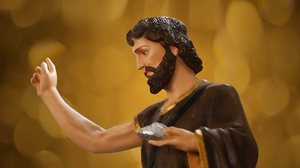 Além das festividades, o Dia de São João é dedicado a orações e simpatias (Imagem: Sidney de Almeida | Shutterstock)