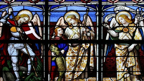 Os três arcanjos fazem parte dos sete espíritos puros que atendem ao trono de Deus (Imagem: Tiberiu Stan | Shutterstock)