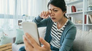 Os sintomas iniciais do diabetes podem passar despercebidos, mas requerem atenção para evitar complicações (Imagem: PR Image Factory | Shutterstock)