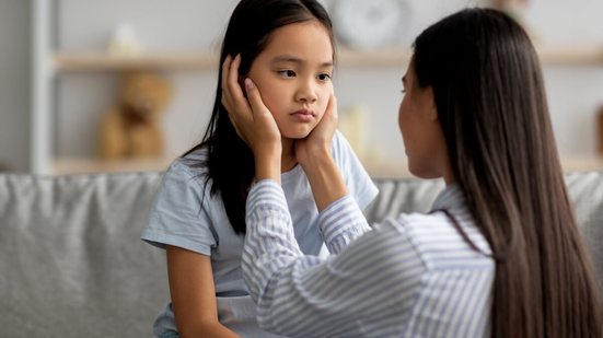 O bullying prejudica a saúde mental e o desenvolvimento escolar das crianças (Imagem: Prostock-studio | Shutterstock)