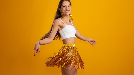 Alguns cuidados ajudam a preparar o abdômen para o Carnaval (Imagem: Prostock-studio | Shutterstock)