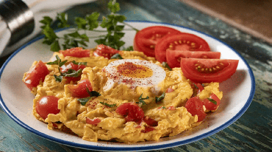 Além da omelete: 5 receitas proteicas com ovo para o almoço
