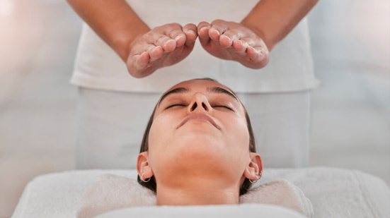 A medicina integrativa trata o paciente de forma holística (Imagem: PeopleImages | Shutterstock)