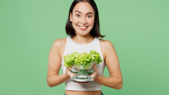 Cada tipo de alface oferece um toque especial para suas refeições (Imagem: ViDI Studio | Shutterstock)