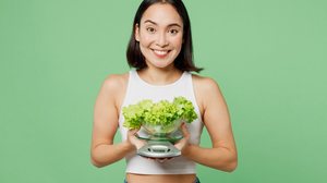 Cada tipo de alface oferece um toque especial para suas refeições (Imagem: ViDI Studio | Shutterstock)