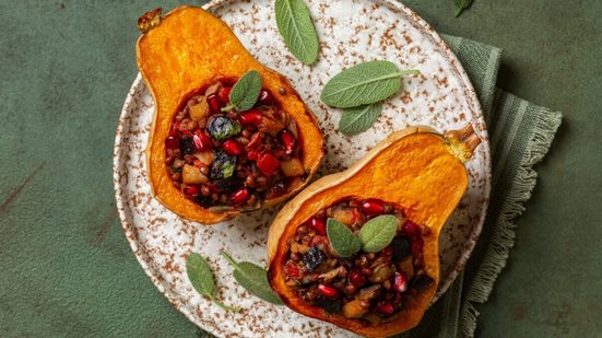 Abóbora assada recheada com lentilha (Imagem: OlgaBombologna | Shutterstock)