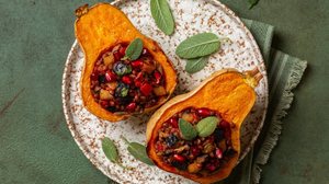 Abóbora assada recheada com lentilha (Imagem: OlgaBombologna | Shutterstock)